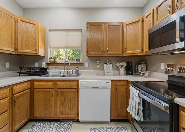 320 Royal Ct * Champaign