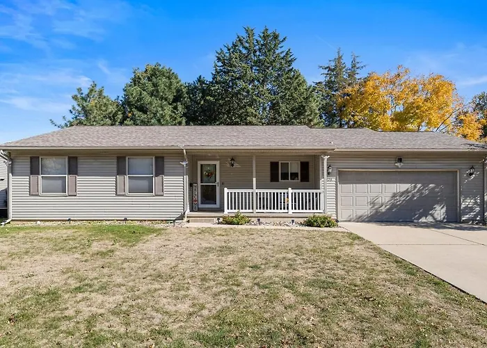 320 Royal Ct *