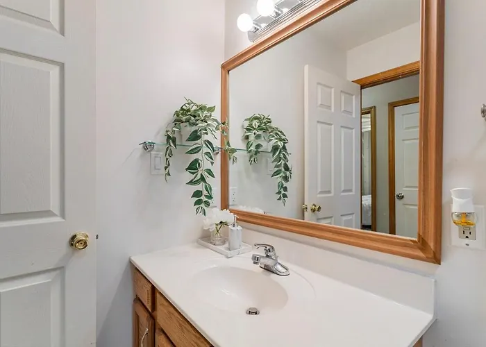 320 Royal Ct