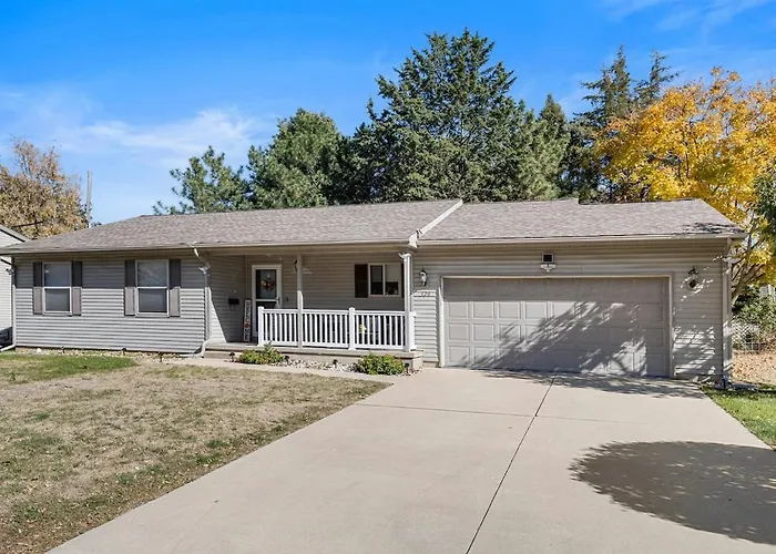 320 Royal Ct * Champaign