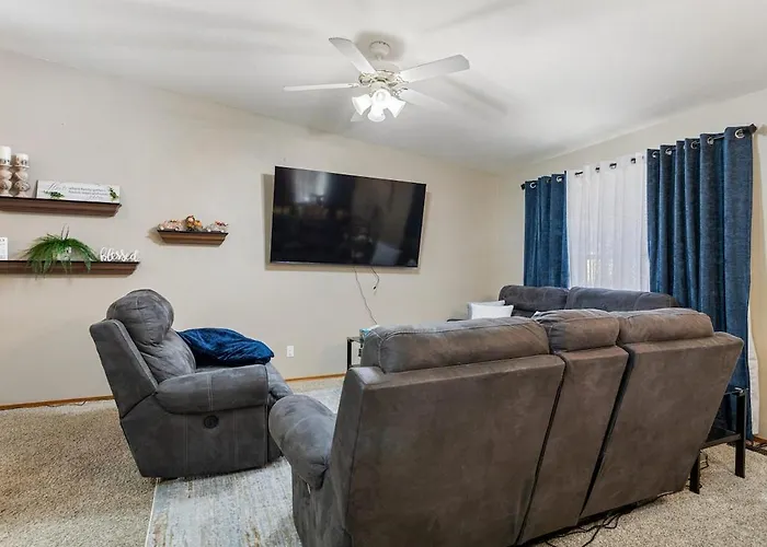 320 Royal Ct