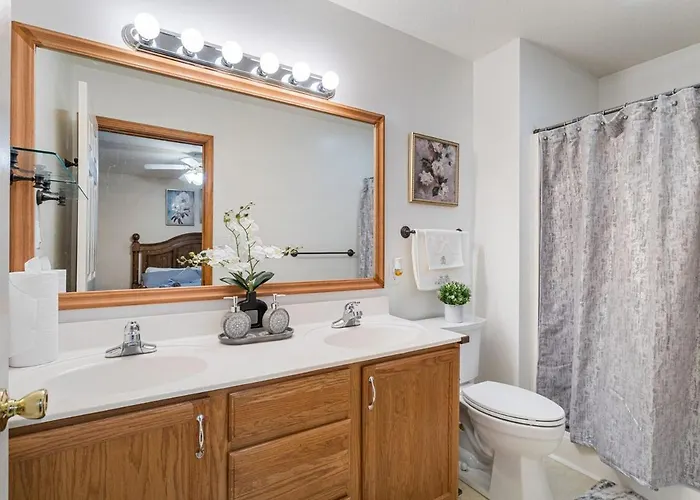 Holiday home 320 Royal Ct Champaign