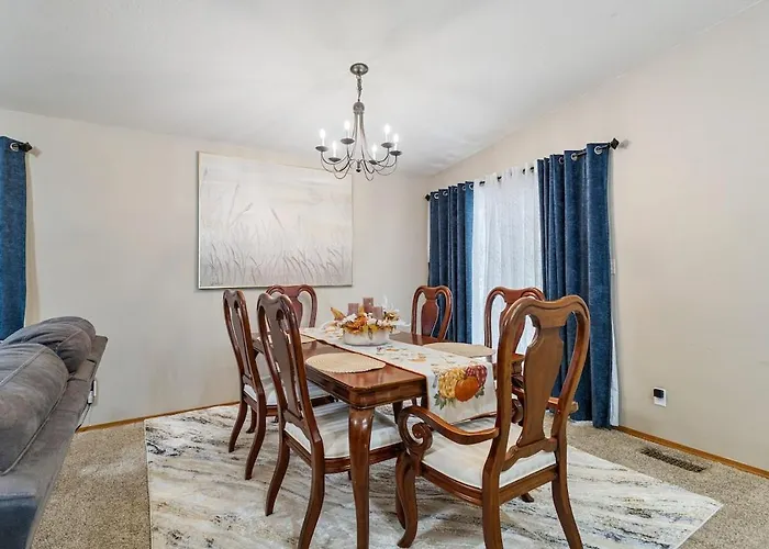 320 Royal Ct *
