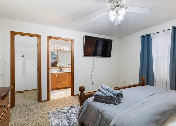 320 Royal Ct