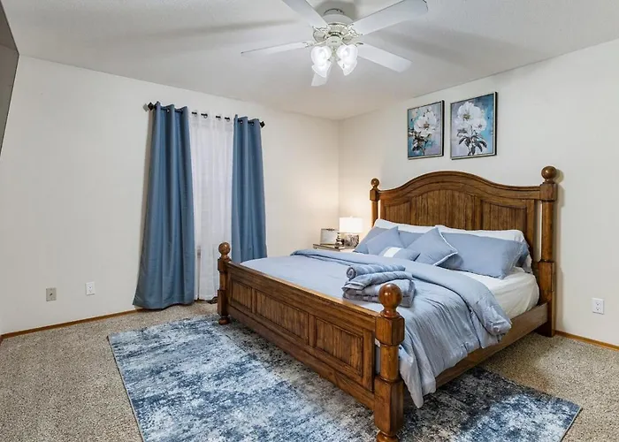 320 Royal Ct Holiday home Champaign