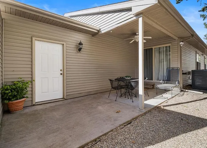 320 Royal Ct Holiday home Champaign